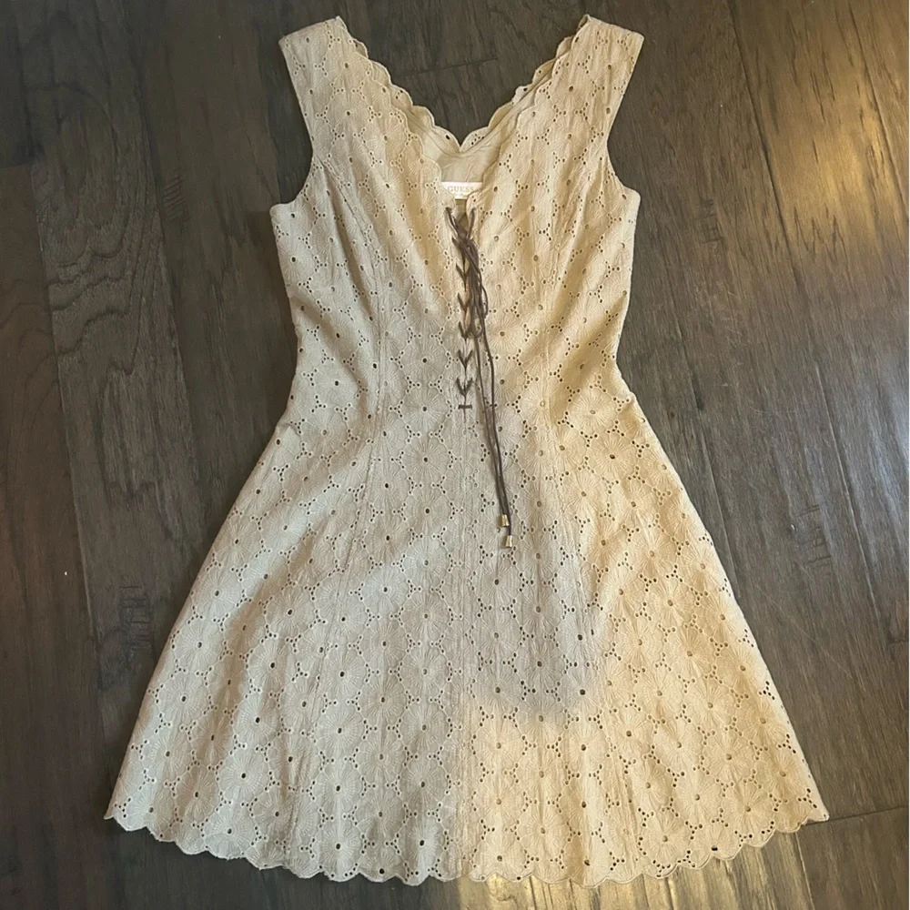 Guess Cream Eyelet Embroidered Lace-Up Dress Size 4 Feminine Chic - Picture 1 of 9